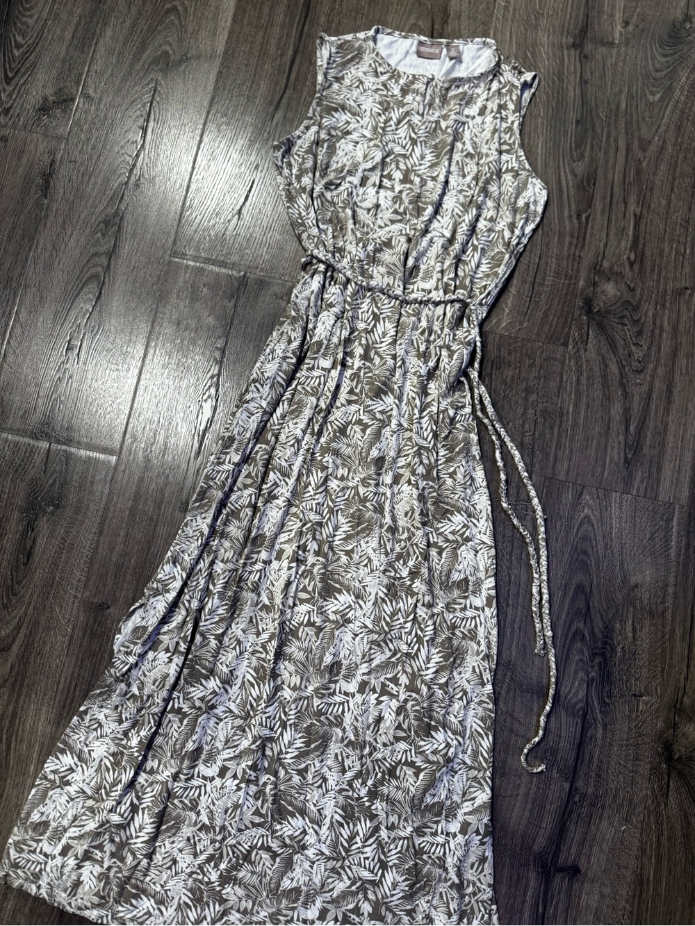 Chico's tan/gray/light green and White Sleeveless Leaf-Print Maxi Dress size 2 - Picture 2 of 7